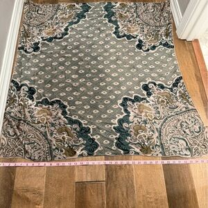 Elegant Floral Patterned Scarf